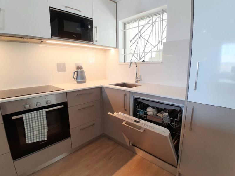 To Let 2 Bedroom Property for Rent in Vredehoek Western Cape